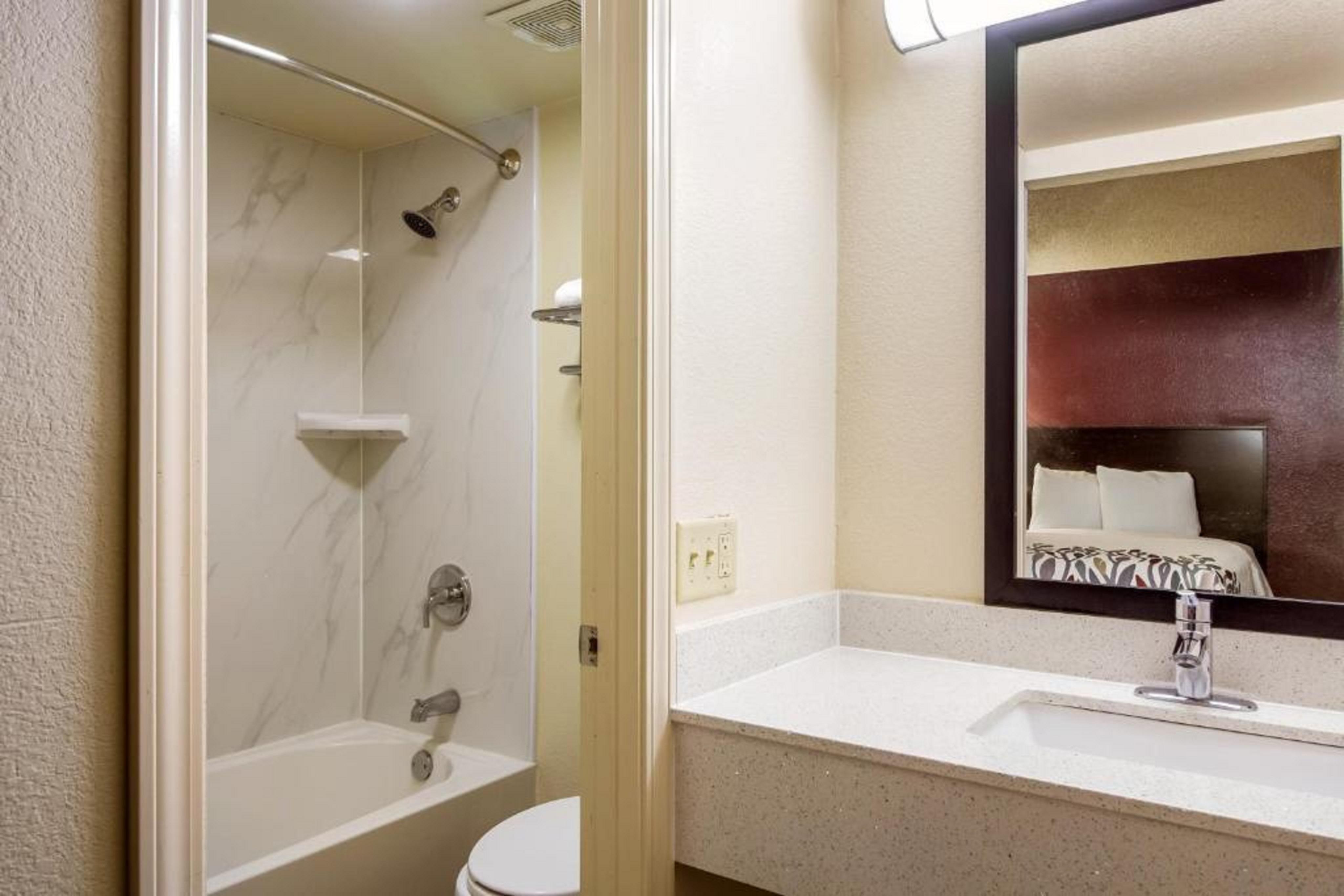 Red Roof Inn Houston - Spring North מראה חיצוני תמונה